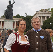  Katarina Witt  und Prinz Leopold von Bayern, beide BMW Classic Markenbotschafterin und  beim BMW Wiesn Sport-Stammtisch 2017 (&copy;Foto. Martin Schmitz)